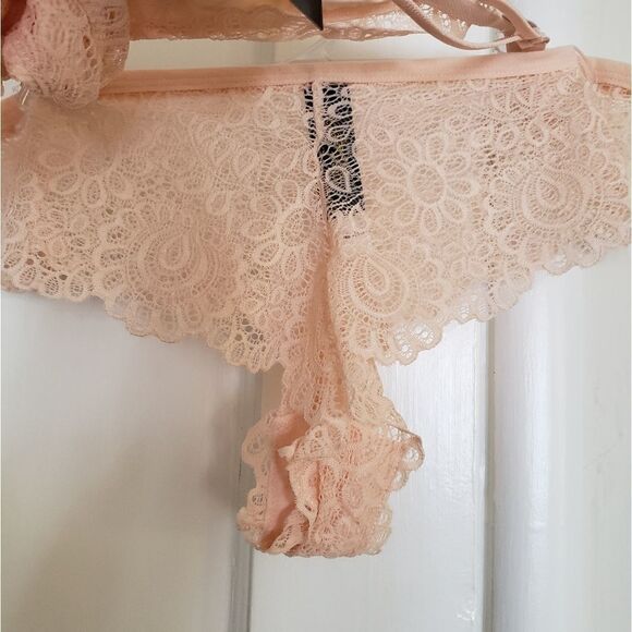 Just Sexy Lingerie 2 Piece Lace Bralette and Cheeky Panty Set - Picture 2 of 9